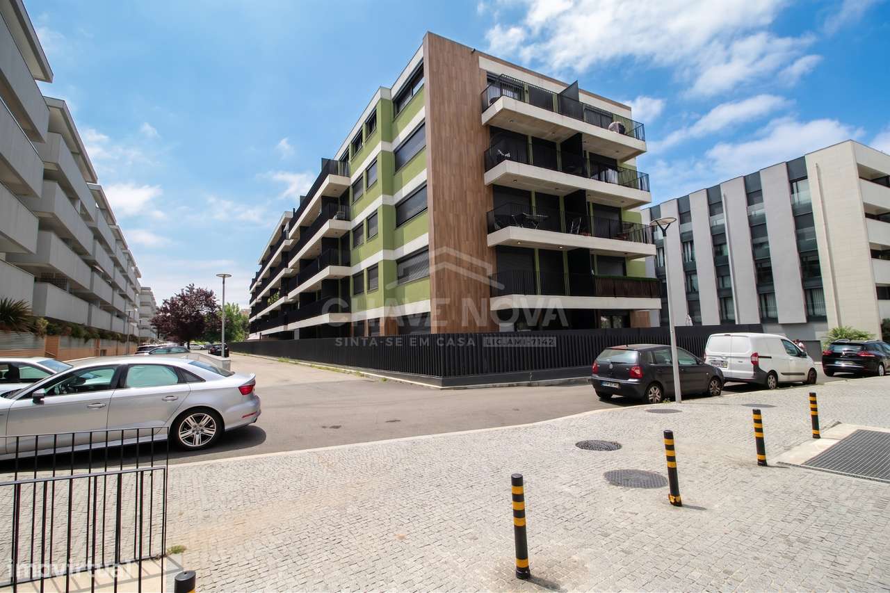 T2 Como Novo c/ Terraço em Santa Marinha (Candal)-23