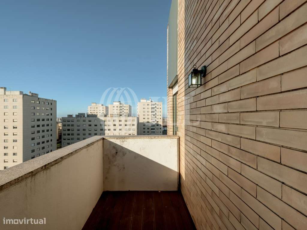 Apartamento T4+1 com garagem no Pinheiro Manso - Grande imagem: 4/30