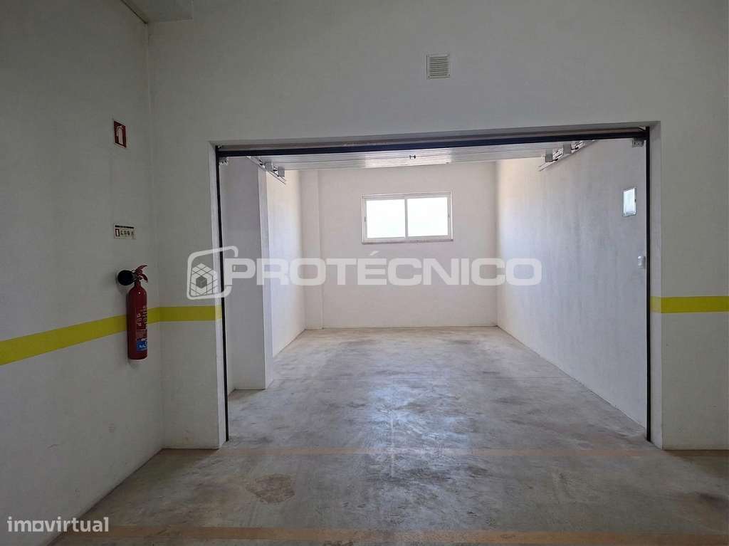 T2 com Excelentes Áreas - Urb. Souto do Rio-21