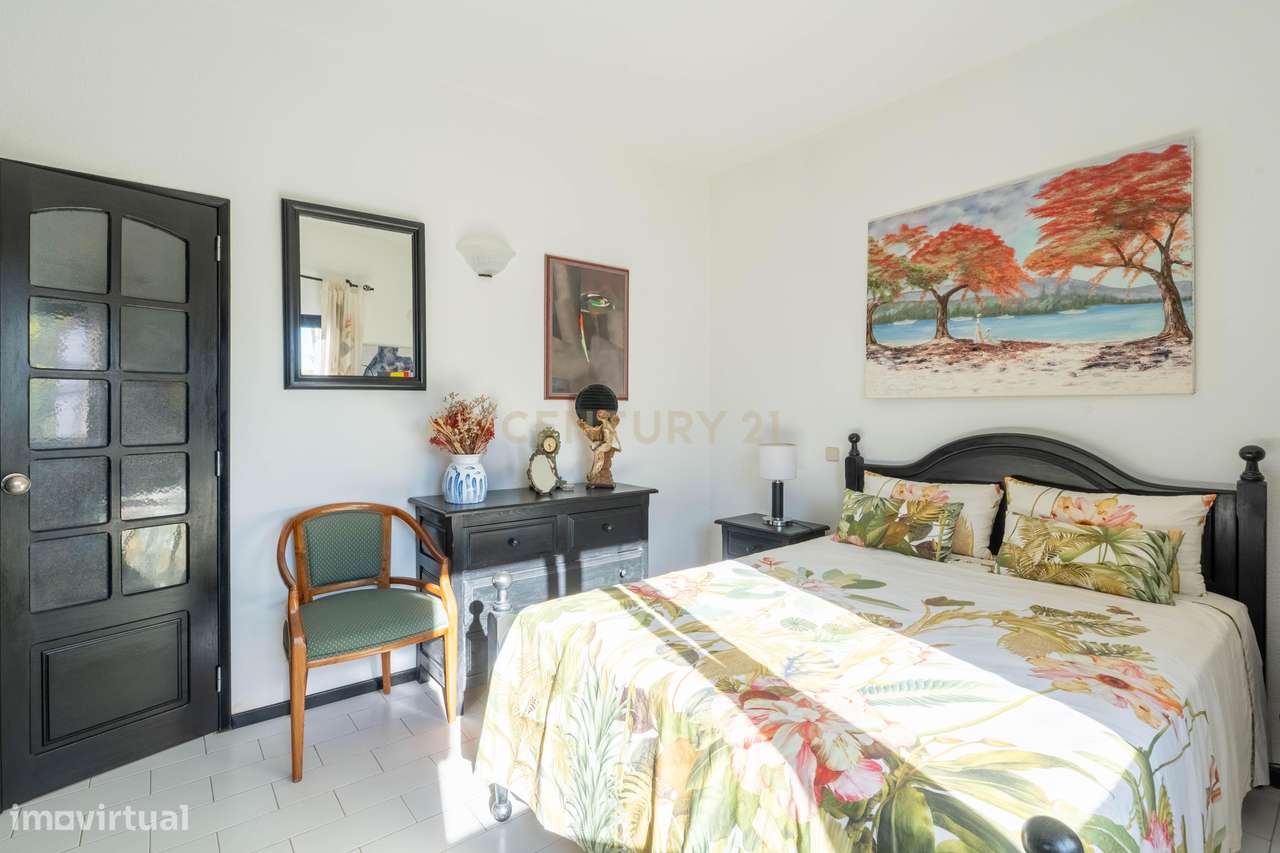 Oportunidade Rara: Moradia com Piscina e 3097m² de Terreno em Almancil-8