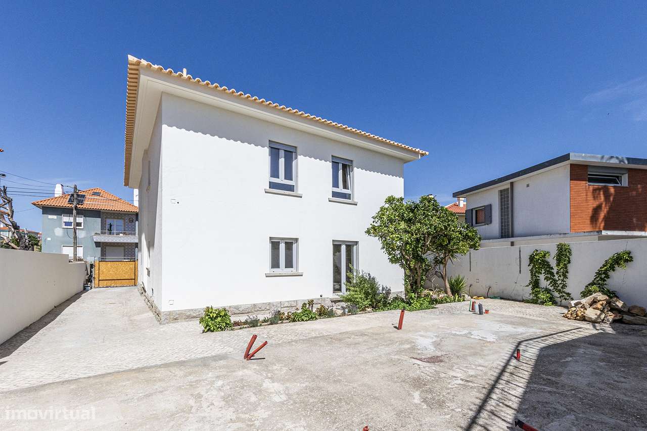 Moradia de Charme Reabilitada no centro da Parede com 434m² de Terreno-42