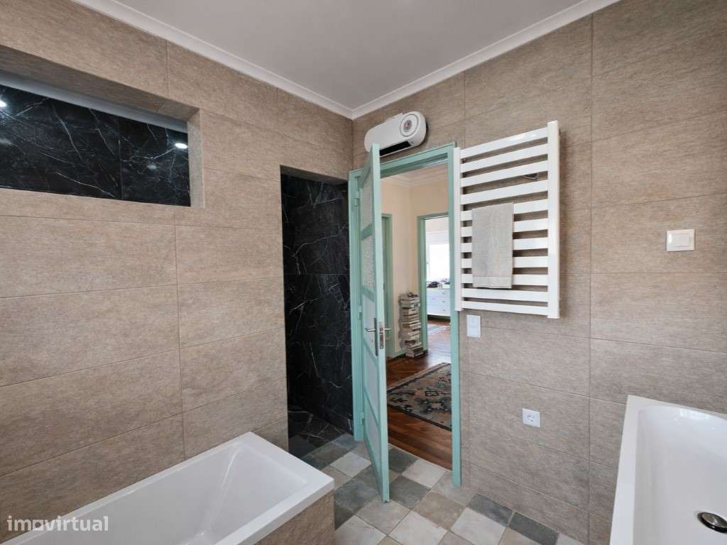 Moradia Isolada Totalmente Remodelada | Potencial para 7 Quartos | ...-33