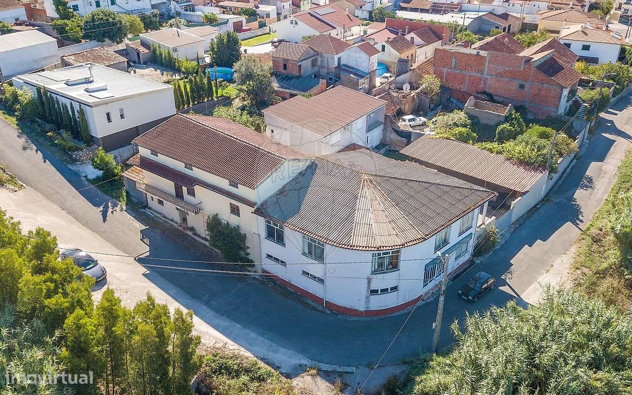 Moradia + salão comercial, no centro de Vila Nova de Anços, Soure-0