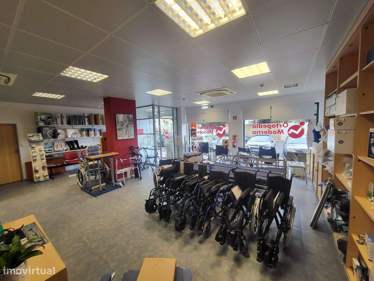 Loja com garagem – Em frente ao Hospital – Faro - Grande imagem: 4/14