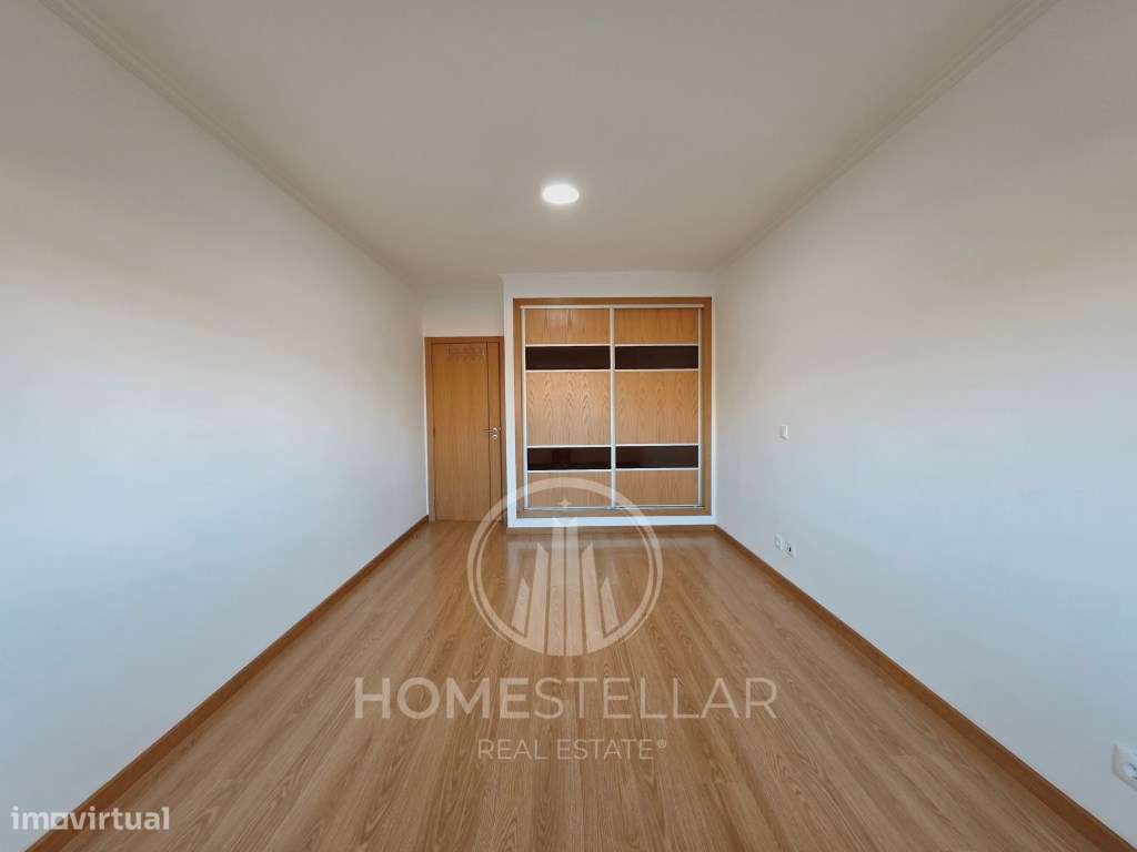 Apartamento T2 Atalaia com Arrecadação e Parqueamento-19