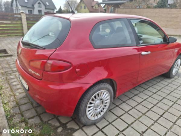 Alfa Romeo 147 1.6 T.S Distinctive - 5