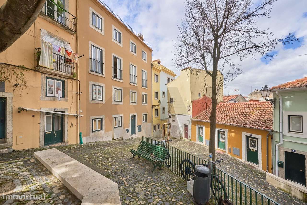 APARTAMENTO RENOVADO T1+1 JUNTO AO CASTELO SÃO JORGE-32