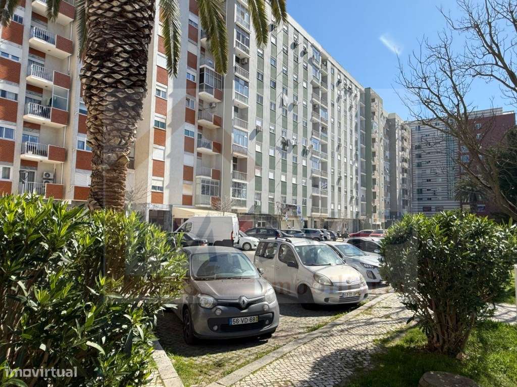 Apartamento T3 totalmente remodelado em zona nobre Setúbal-26