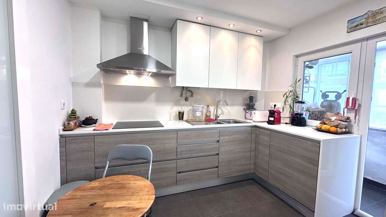 Apartamento T2 Moderno e Remodelado no Centro de Odivelas.-6