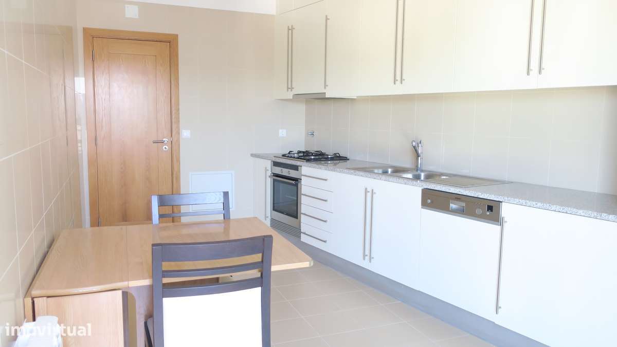 Apartamento T3 com garagem e varanda em Fátima - Grande imagem: 2/21