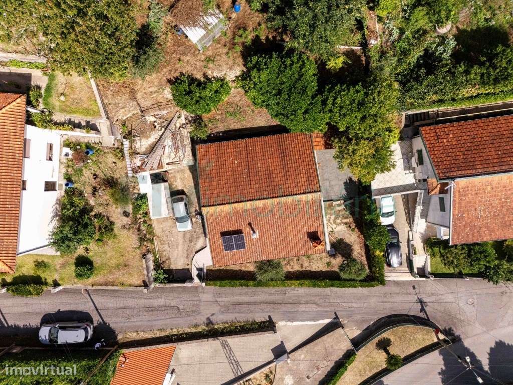 MORADIA TÉRREA COM GRANDE POTENCIAL | GARAGEM E JARDIM-8