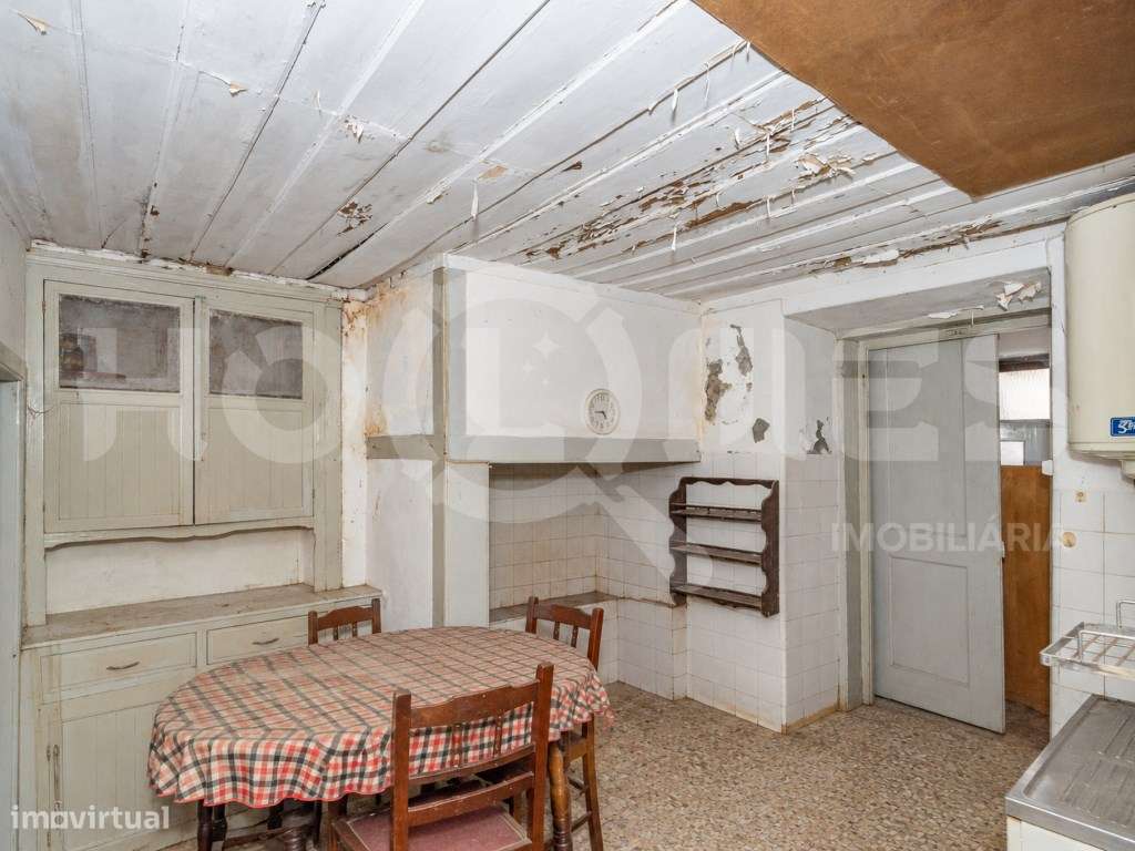 PRÉDIO COM 3 APARTAMENTOS NO CENTRO HISTÓRICO FIGUEIRA DA FOZ-16