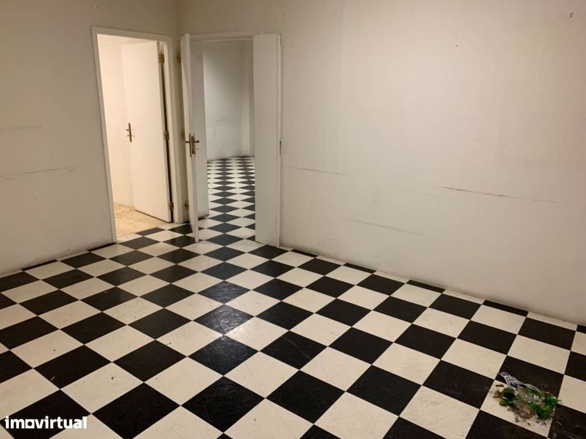 Open space / atelier /escritorio /  junto maternidade Alfredo da Costa - Grande imagem: 2/22