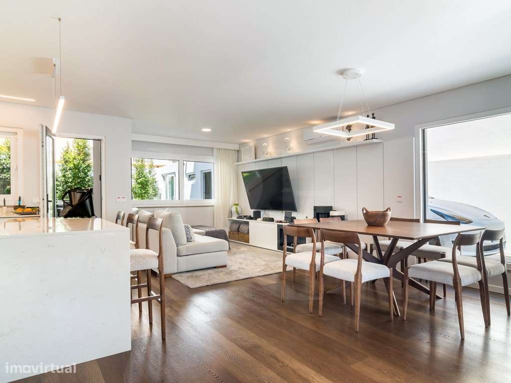Moradia de luxo T4 no Murtal com piscina aquecida e rooftop panorâmico-9