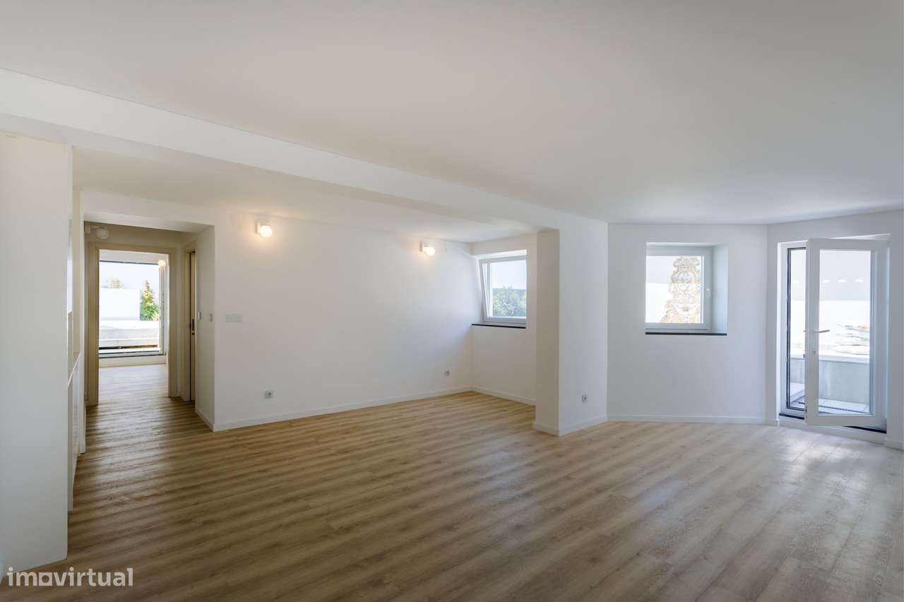 Moradia T6 com Piscina, Vista Mar e Terreno de 3.920 m² | Azoia, Sintr-37