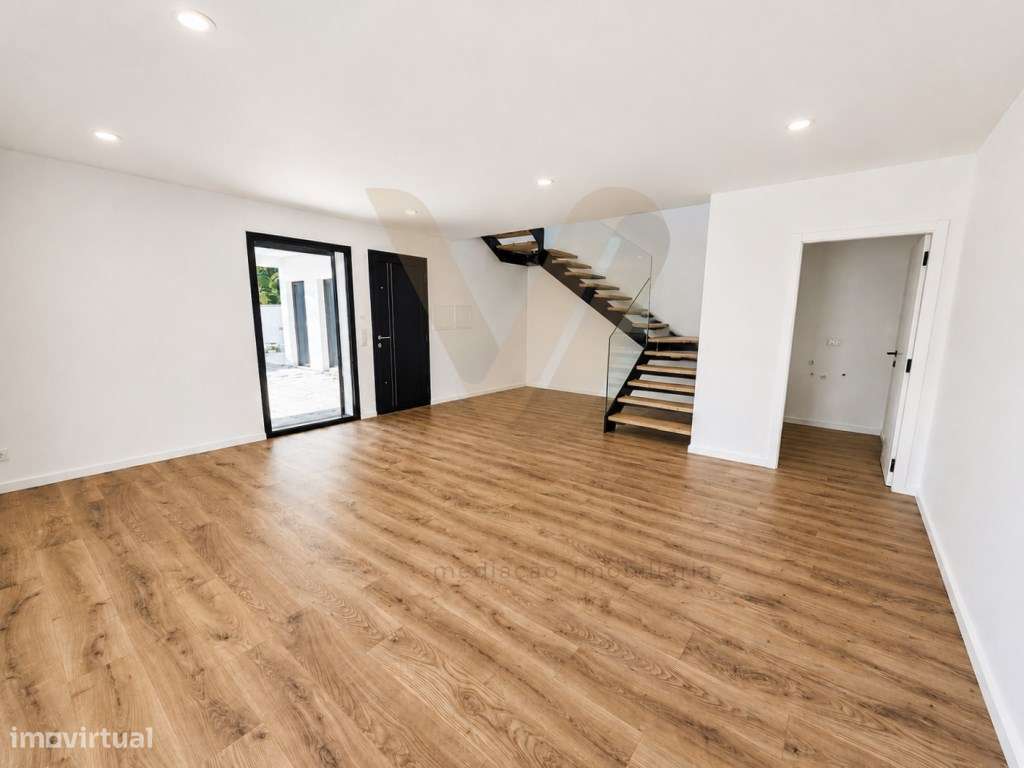Moradia T4 Nova | Arcos de Valdevez-24