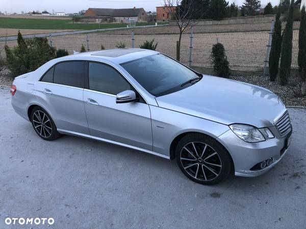 Mercedes-Benz Klasa E 250 CGI BlueEFFICIENCY Automatik Elegance - 6