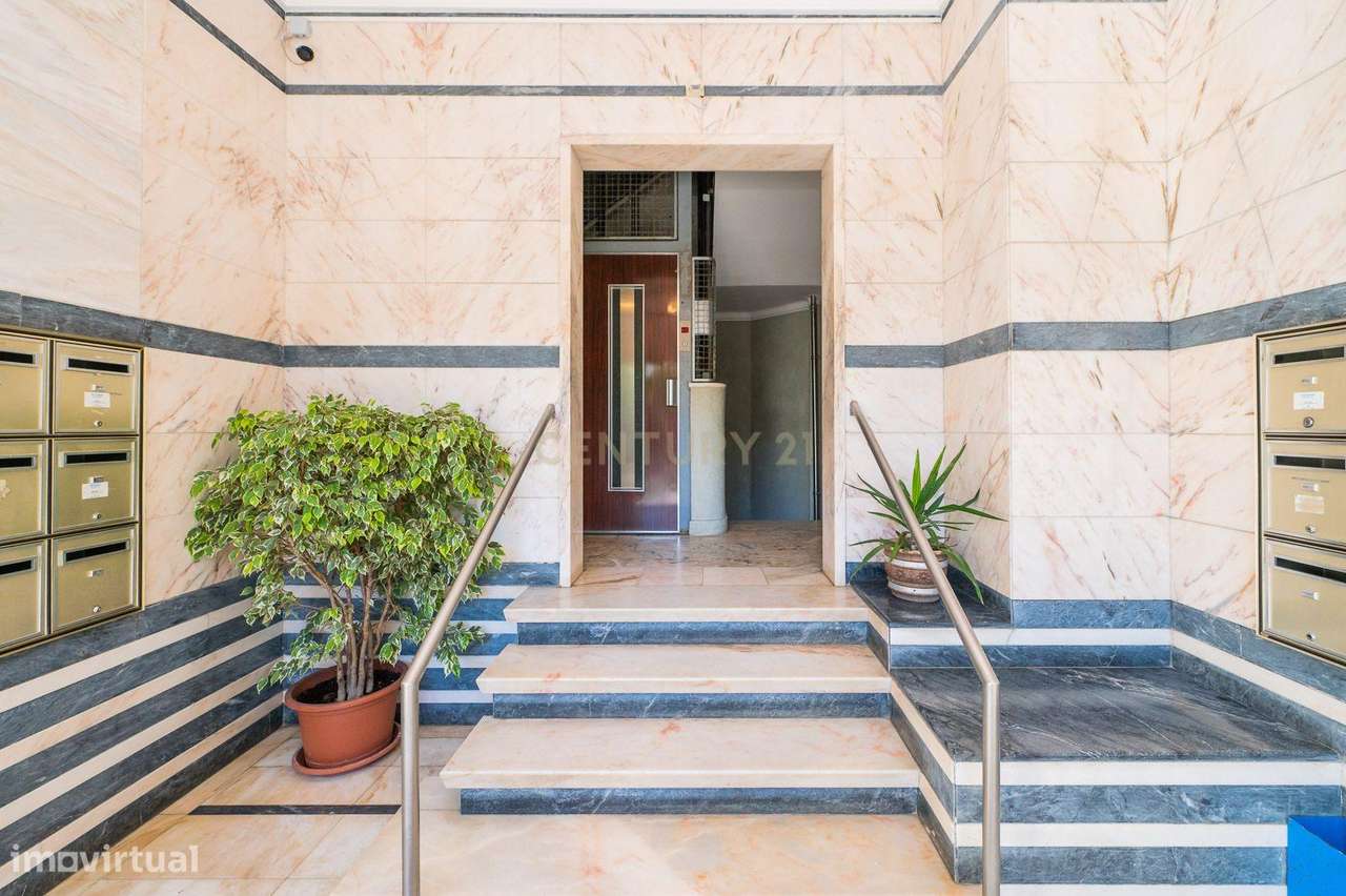 Excelente T2 Totalmente Remodelado | Monte Estoril-25