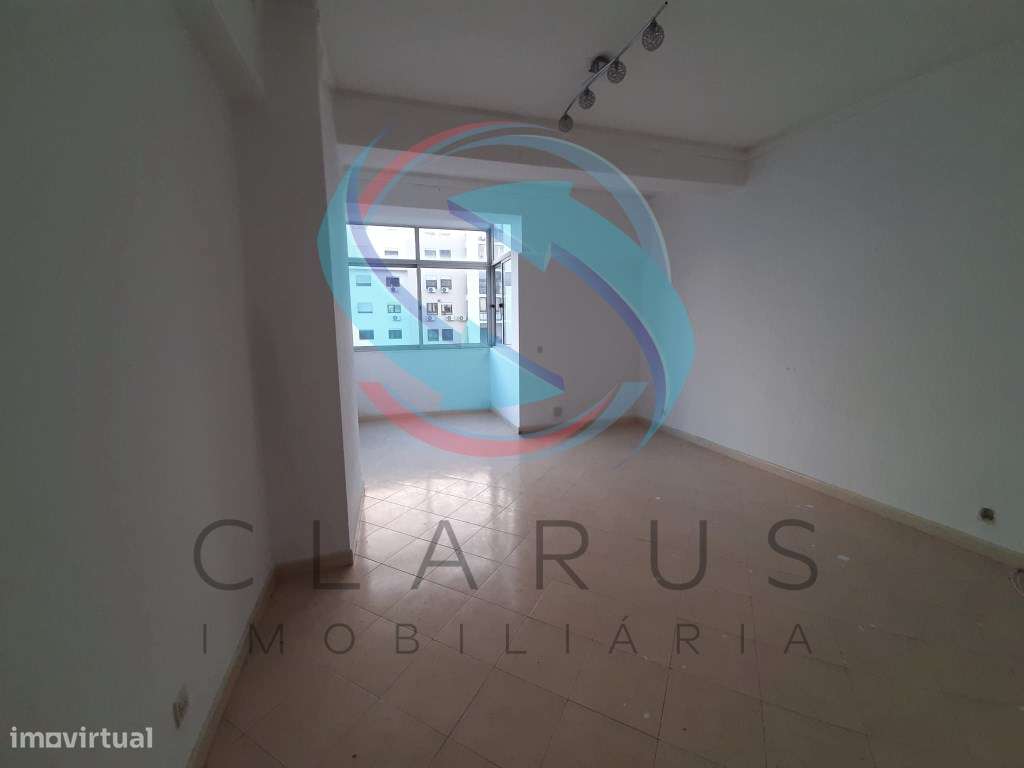 Excelente Apartamento T2 -Almada-19