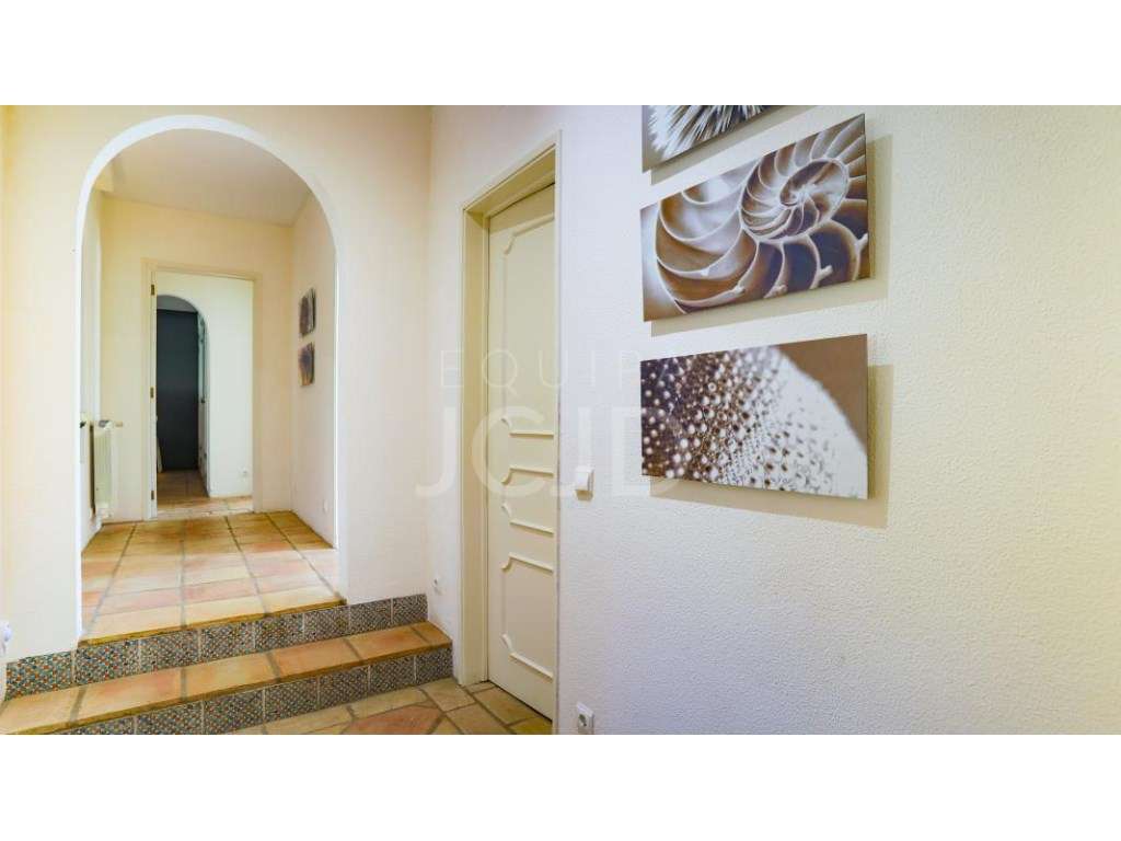 Fantástica Moradia Isolada T4 Frente ao Golfe, Totalmente Remodelad...-11