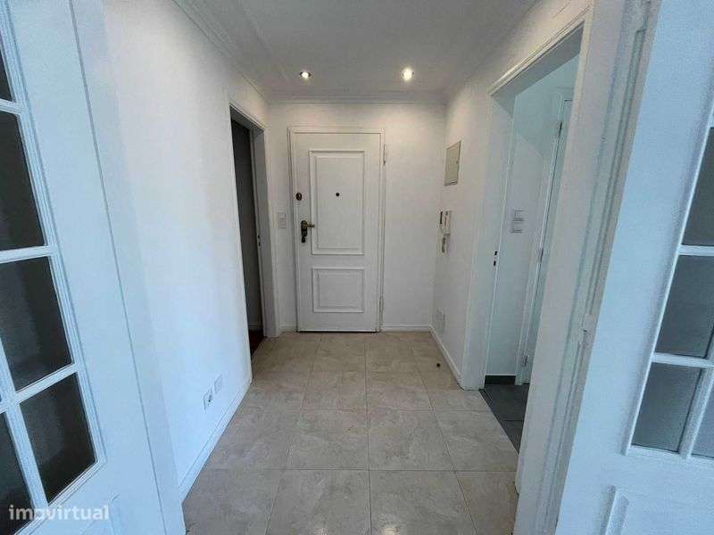 T3 na Rua de França nº14 com boas áreas + Box para arrendamento - Grande imagem: 4/12