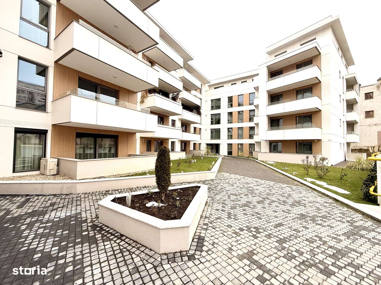 Apartament de 2 camere, 147 mp, 60 utili, terasa 6 mp, curte, Bulevardul Unirii, Bucuresti