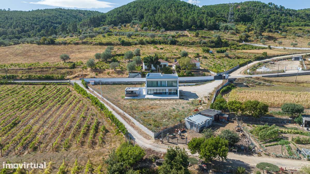 Moradia T4 semi-nova c/ 4 suites-2