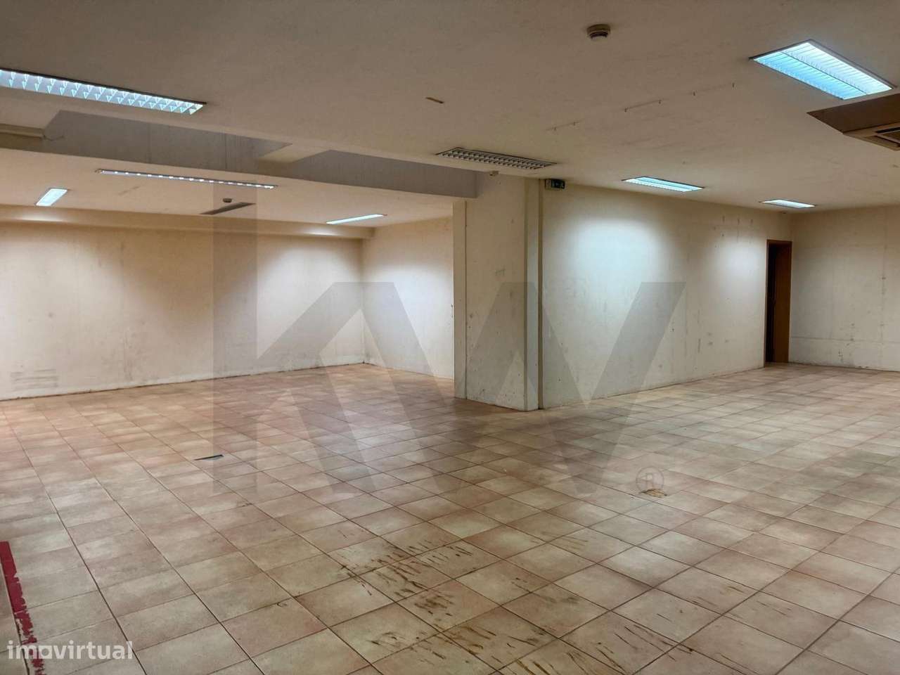 Armazém com Escritórios à Venda no Centro do Funchal – Localização Pri - Grande imagem: 5/20