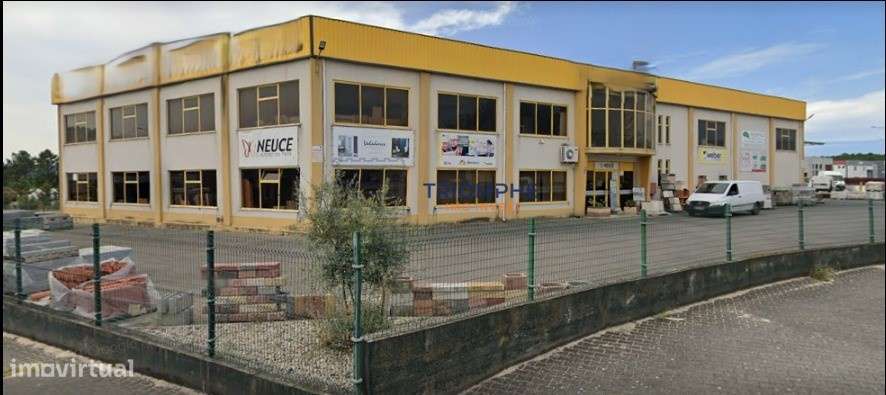 Venda de Armazém e Empresa em Plena Atividade - Grande imagem: 2/3