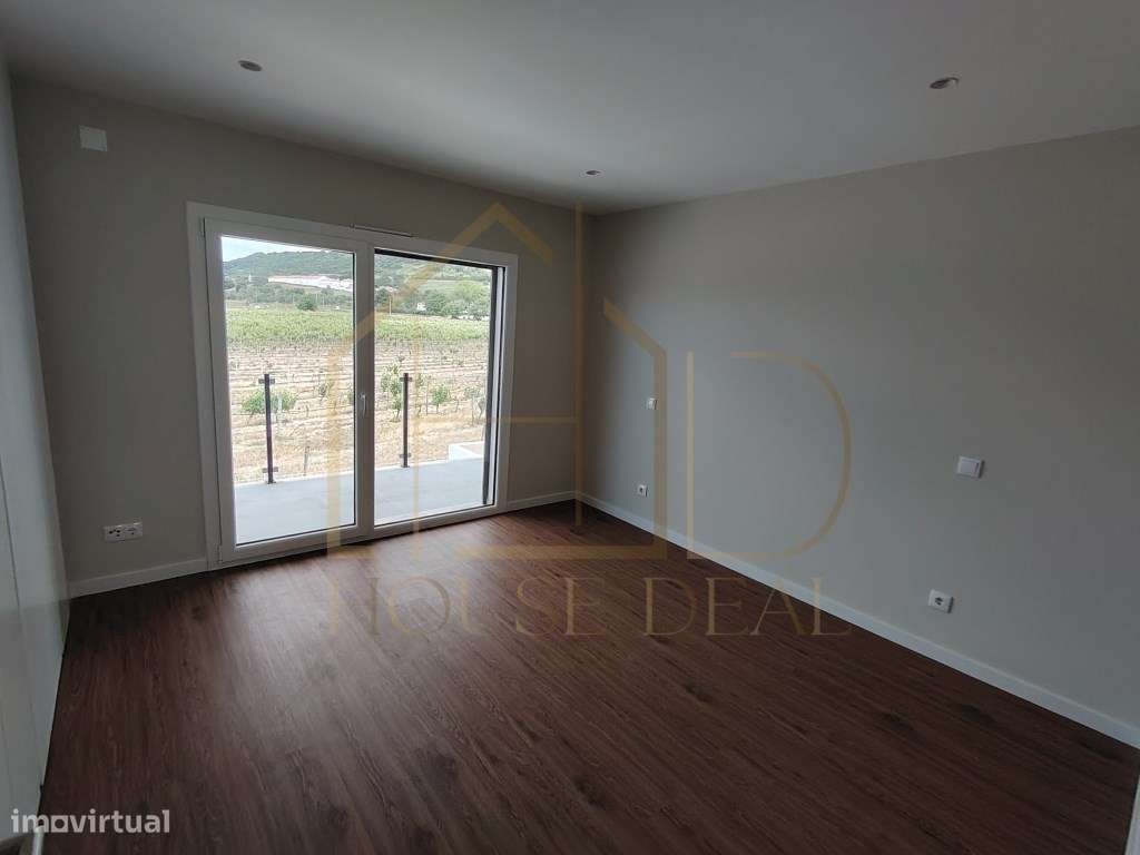 Magnífica Moradia T4 com Garagem e Piscina. Vendas de Azeitão-41