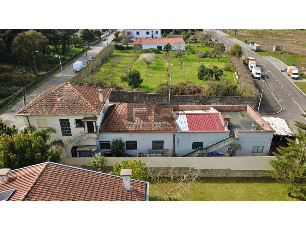 Edifício com enorme potencial no coração do Castêlo da Maia-5