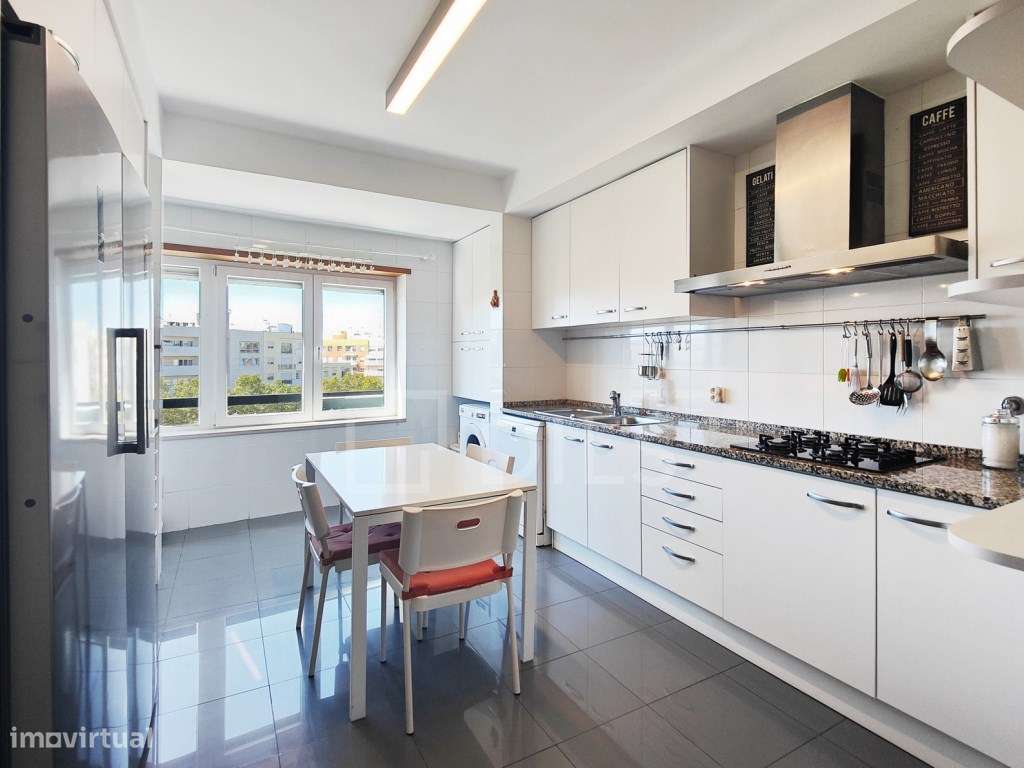 Apartamento T3 com 2 lugares de garagem e arrecadação, na Expo - Grande imagem: 4/25