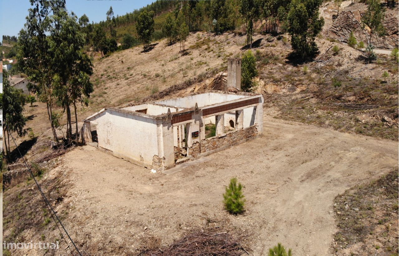 Edifício de pedra 166m2 implantada num terreno de 3704m2, Vila de Rei - Grande imagem: 1/25