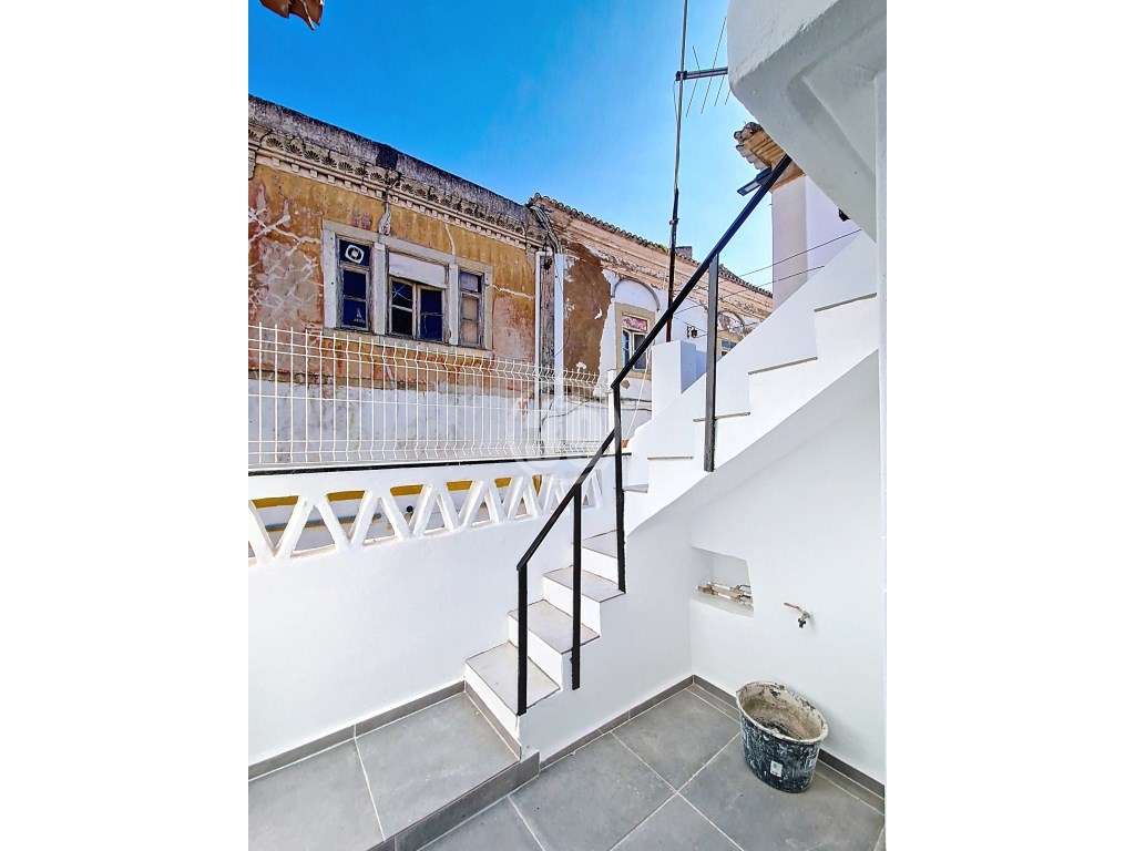 Andar Renovado com 4 Quartos | Zona Histórica a 140 m da Praia | Al...-28