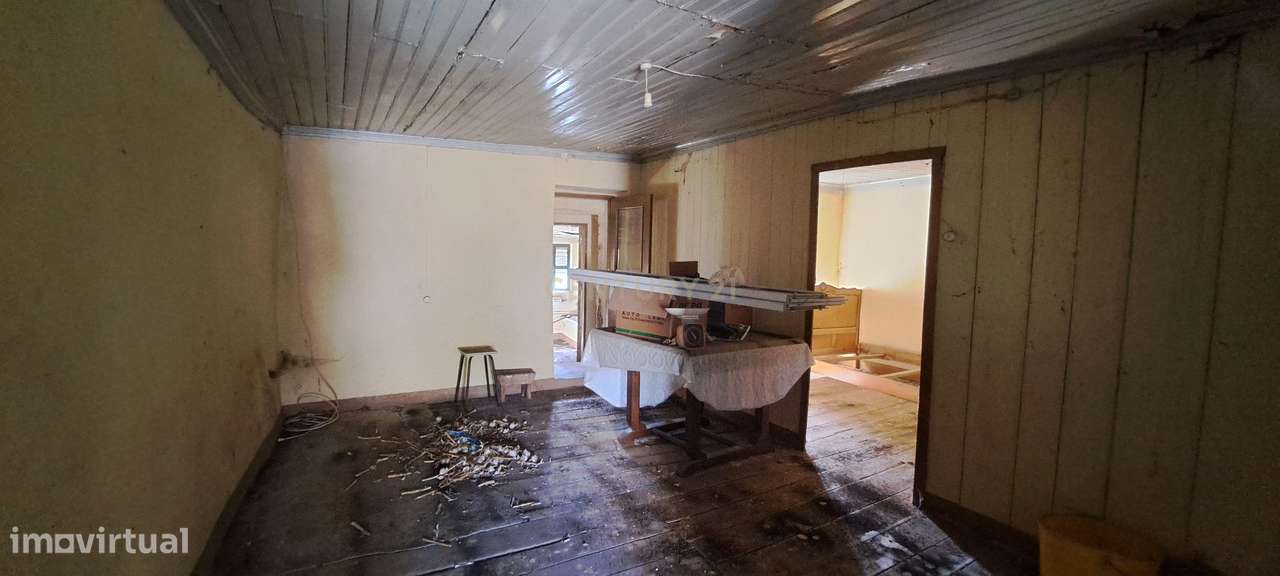 Moradia em pedra com terreno localizada em Ribeira de Carinhos- Guarda - Grande imagem: 2/7