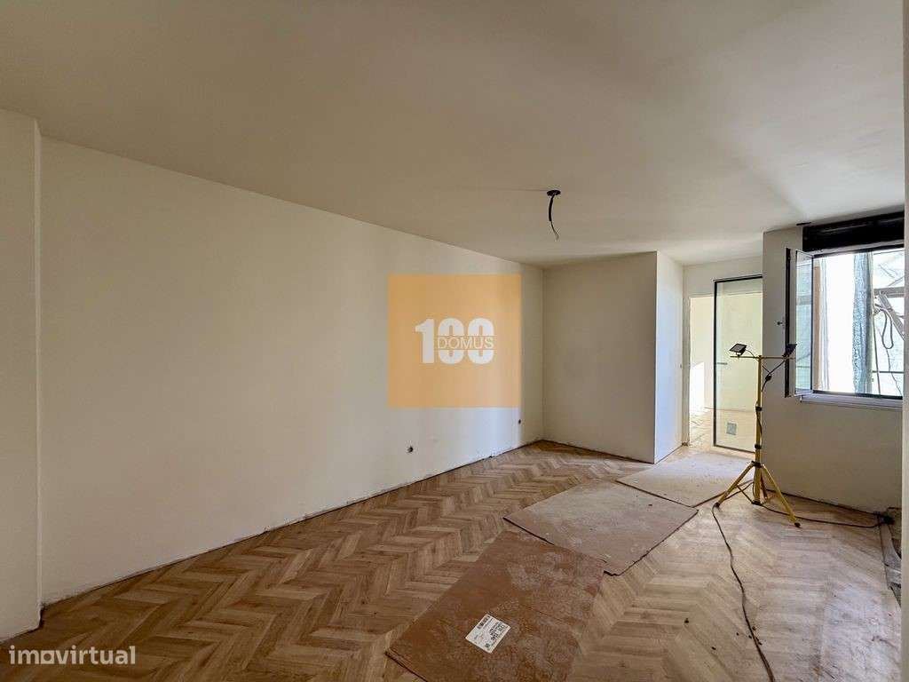 T2 novo com varanda aos Aliados - Grande imagem: 3/17