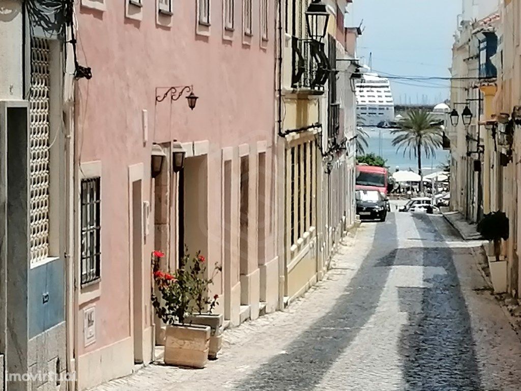 Prédio de 3 pisos e com ótima localiz...