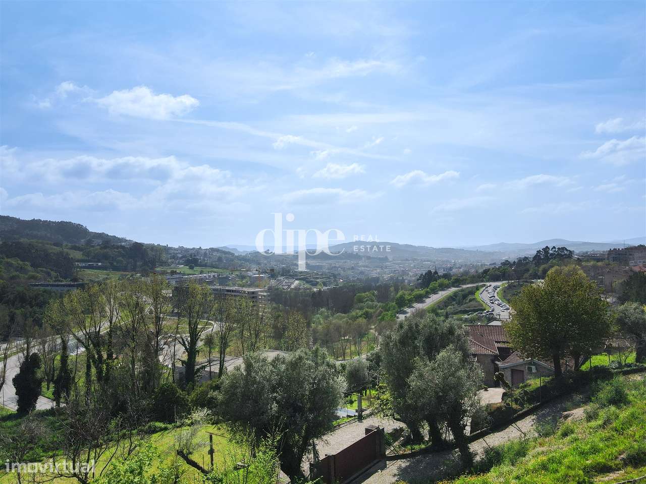 Lote de Terreno com vistas sobre o Parque da Cidade de Guimarães - Grande imagem: 2/7