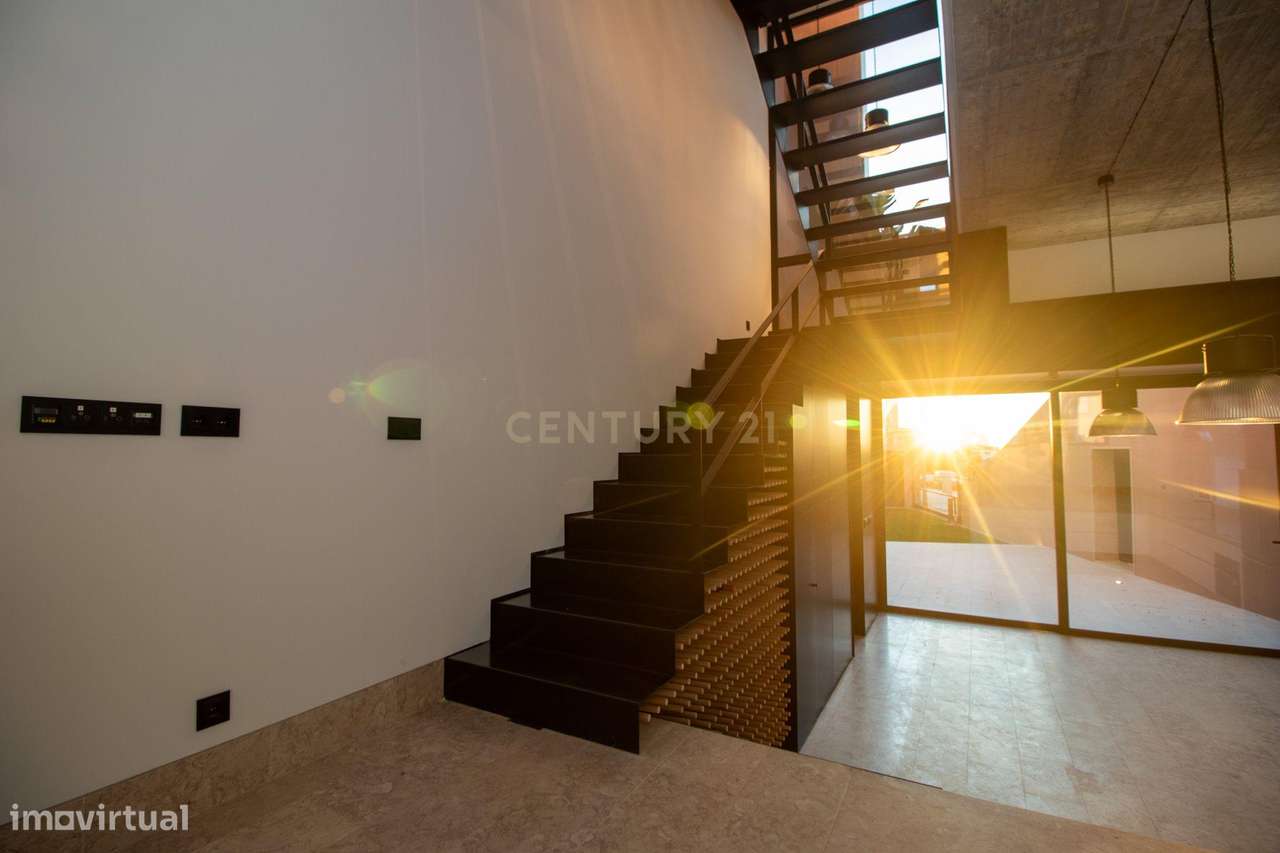 MORADIA T3 NO CORAÇÃO DE MAFRA – ESPAÇO, LUZ E SOFISTICAÇÃO-27