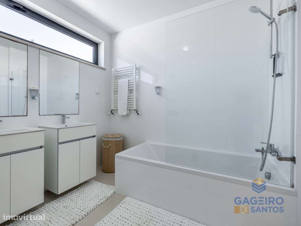 Moderna moradia T3 com piscina privativa-29