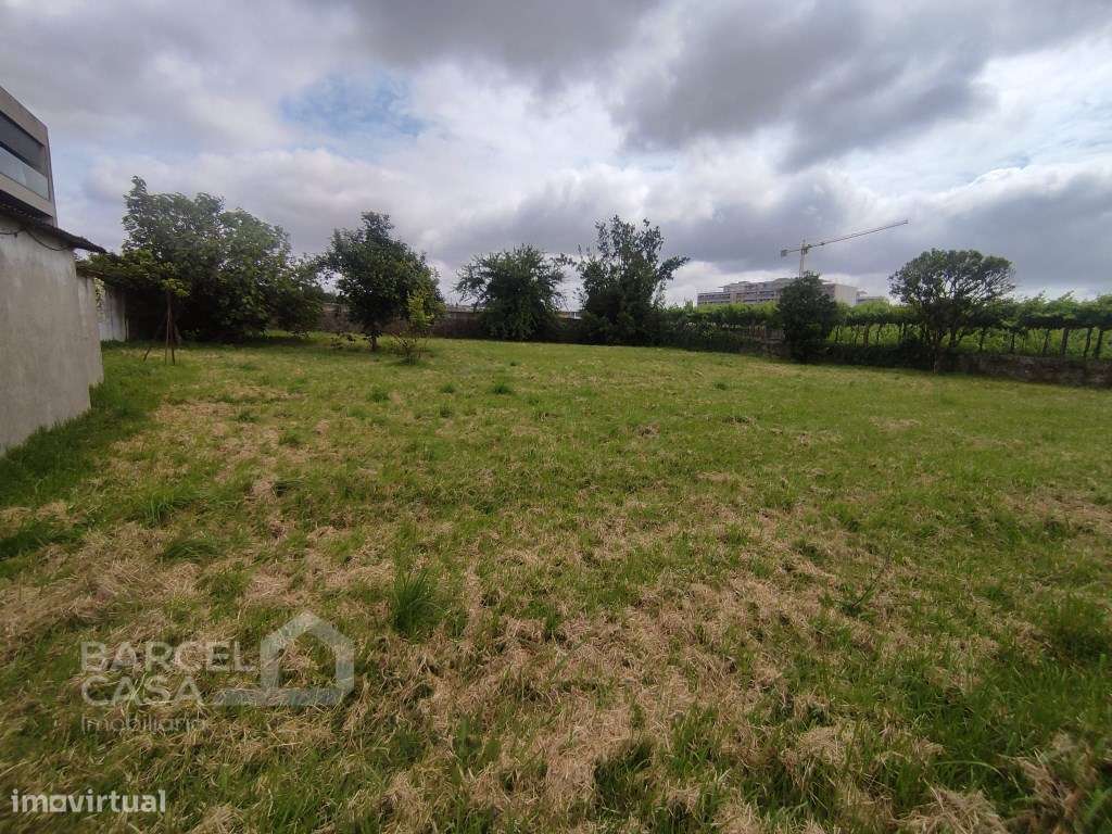 Oportunidade Única de Investimento em Zona Nobre de Barcelinhos - B...-18