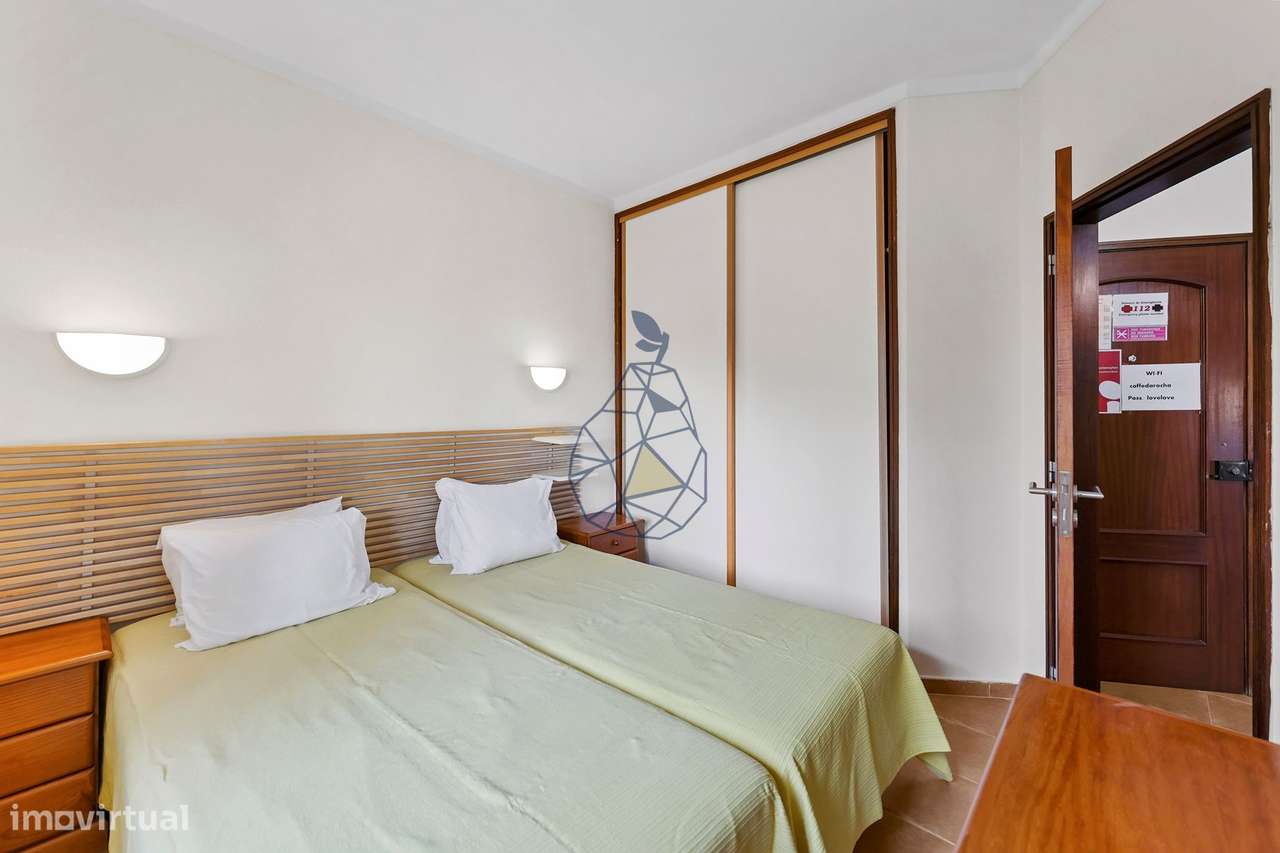 Apartamento T1 Renovado a dois passos do Areal da Praia da Rocha-5