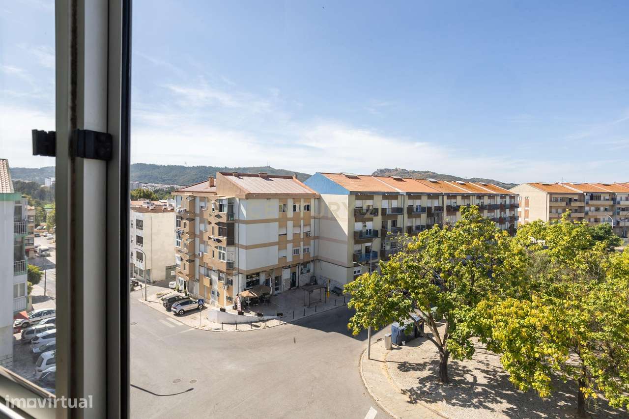 T3 equivalente a T4 no Bairro de São Gabriel com 3 Varandas e Vista Pa-44