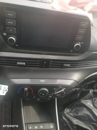 Hyundai i20 1.0 T-GDI 48V-Hybrid Connect & Go - 11