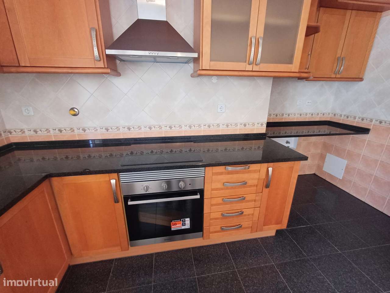 Excelente Moradia T4 garagem jardim Sampaio Sesimbra-10