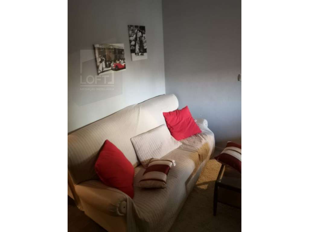 Condomínio com 6 Moradias V2 /V3 Mobiladas e Equipadas-16