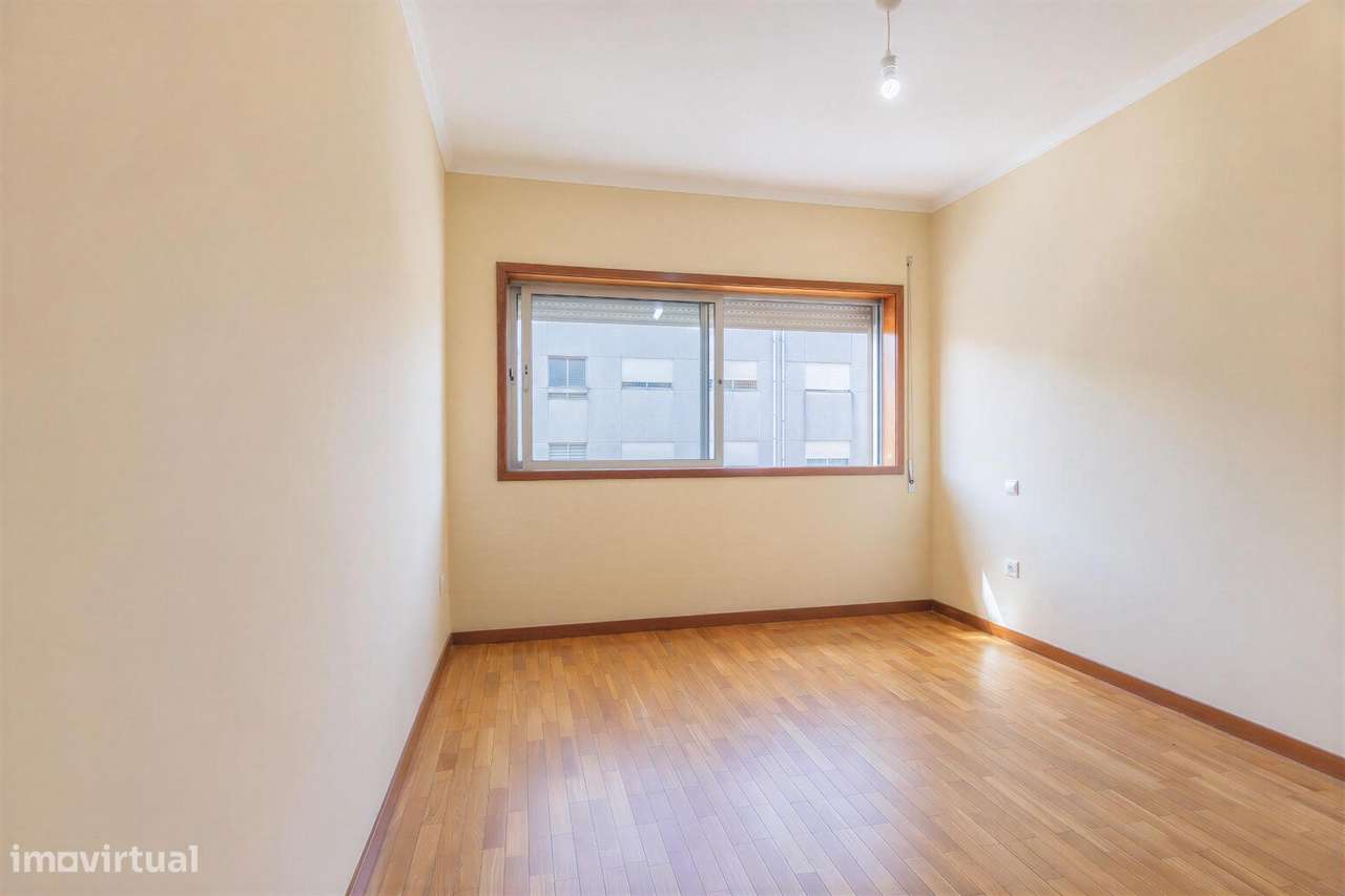 Apartamento T3 com Duas Garagens Fechadas em Águas Santas, Maia-27