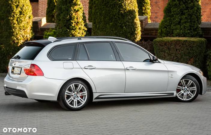 BMW Seria 3 325d DPF Touring - 13