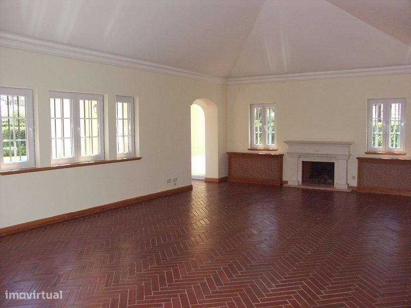 Moradia 6 quartos na Quinta da Marinha,  com grande jardim e pisicna - Grande imagem: 4/13