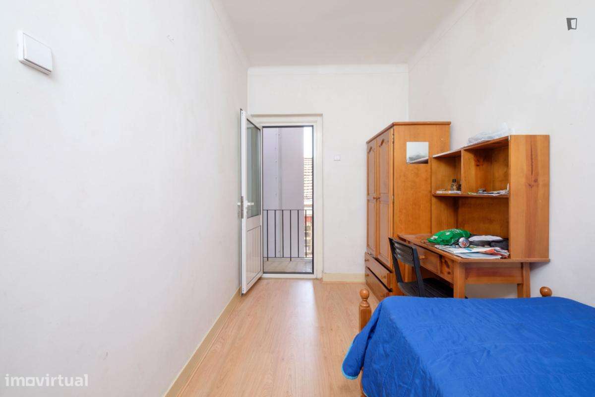 Quarto - localizado em Baixa Coimbra - Grande imagem: 4/10